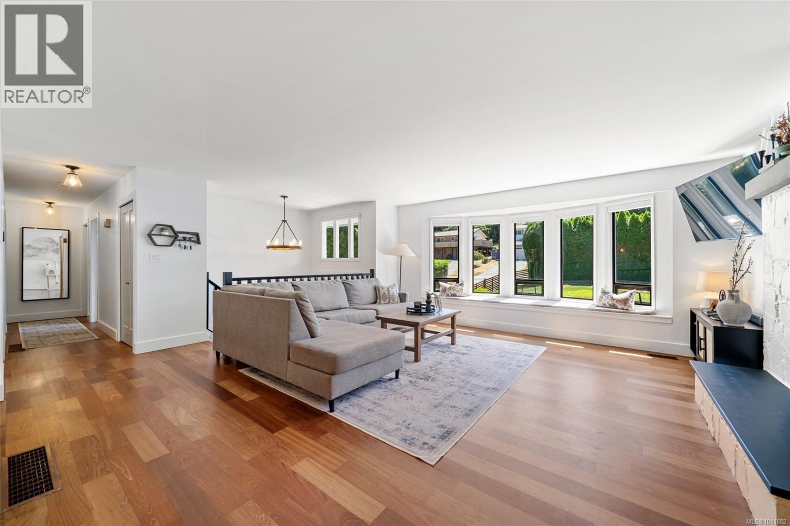 Photo 3 of 846 Cecil Blogg Dr, Colwood BC