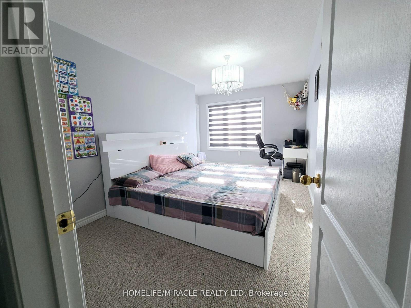 Photo 12 of 33 Atira Avenue, Brampton ON