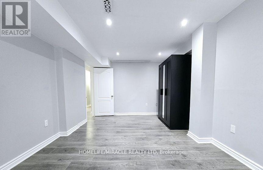 Photo 18 of 33 Atira Avenue, Brampton ON