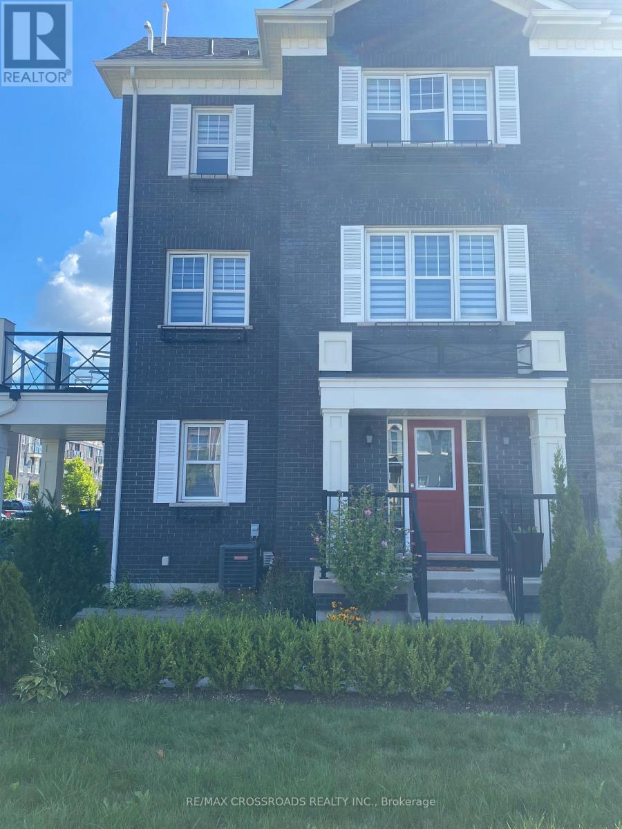 Photo 3 of 22 Boadway Crescent, Whitchurchstouffville ON