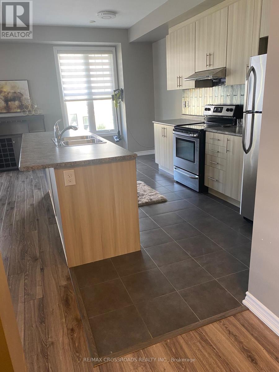 Photo 6 of 22 Boadway Crescent, Whitchurchstouffville ON