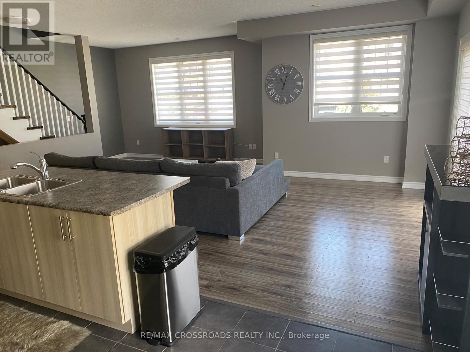 Photo 5 of 22 Boadway Crescent, Whitchurchstouffville ON