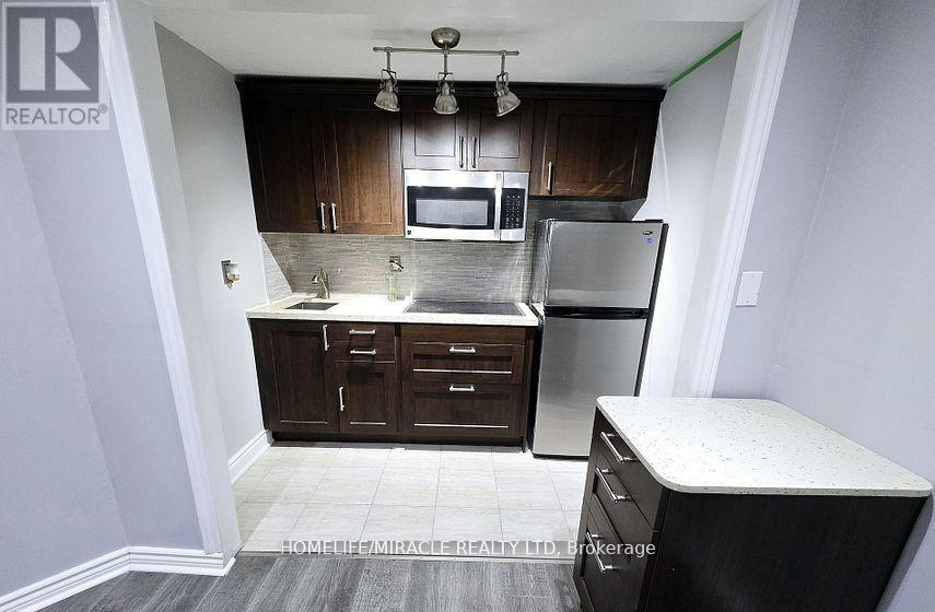 Photo 16 of 33 Atira Avenue, Brampton ON