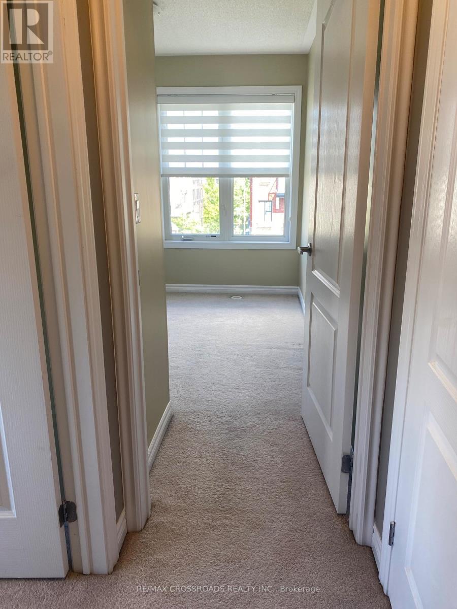 Photo 14 of 22 Boadway Crescent, Whitchurchstouffville ON