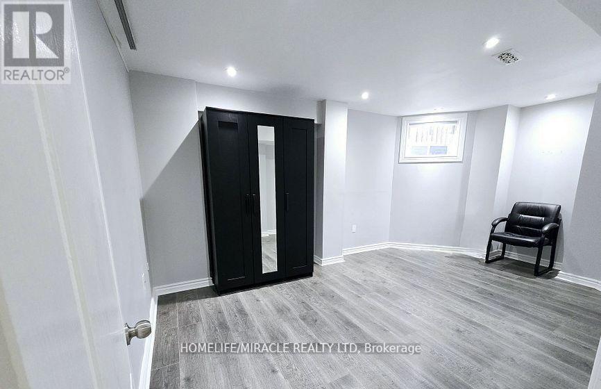 Photo 19 of 33 Atira Avenue, Brampton ON
