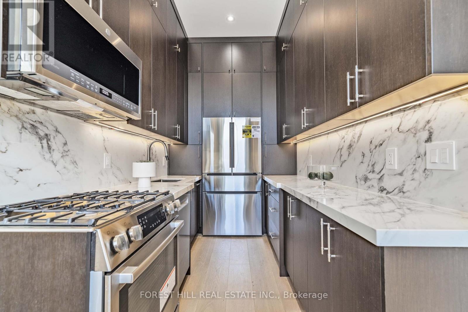 Photo 17 of 81 Upper Canada Drive, Toronto ON