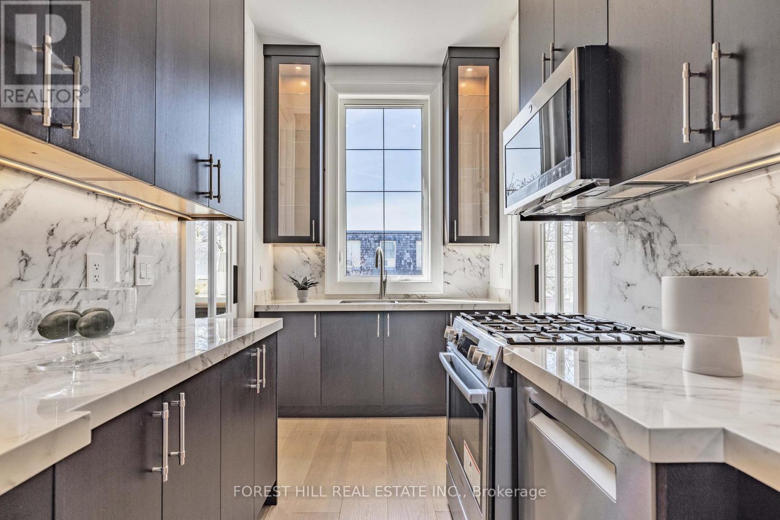 Photo 18 of 81 Upper Canada Drive, Toronto ON