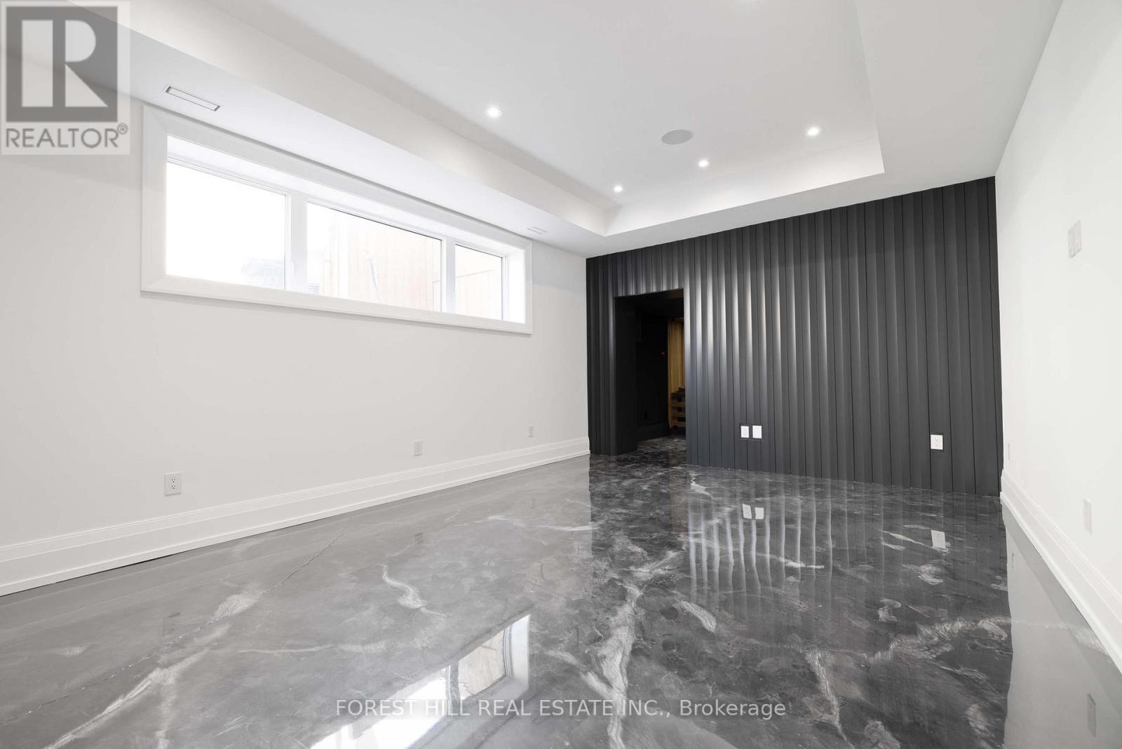 Photo 24 of 81 Upper Canada Drive, Toronto ON