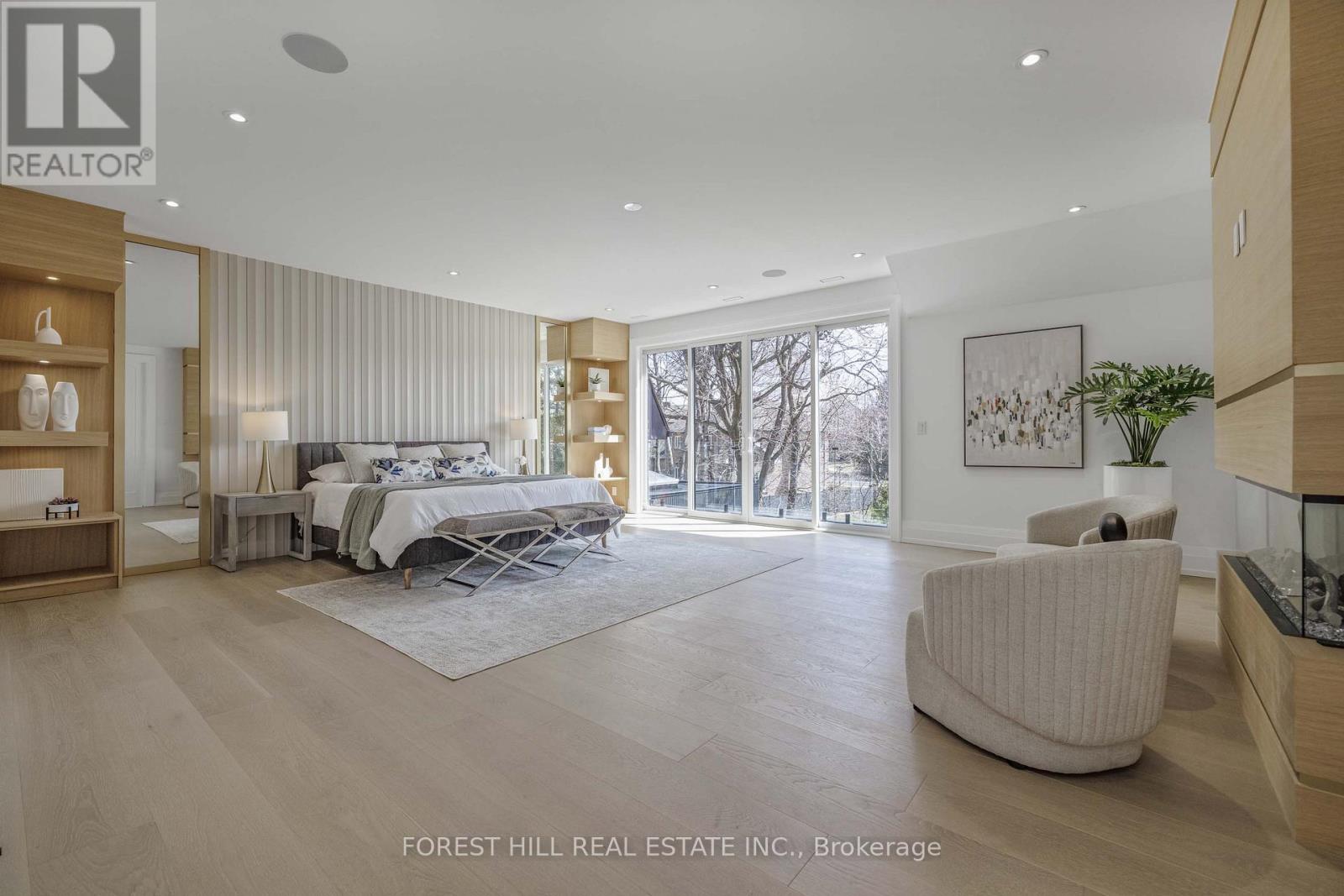 Photo 25 of 81 Upper Canada Drive, Toronto ON