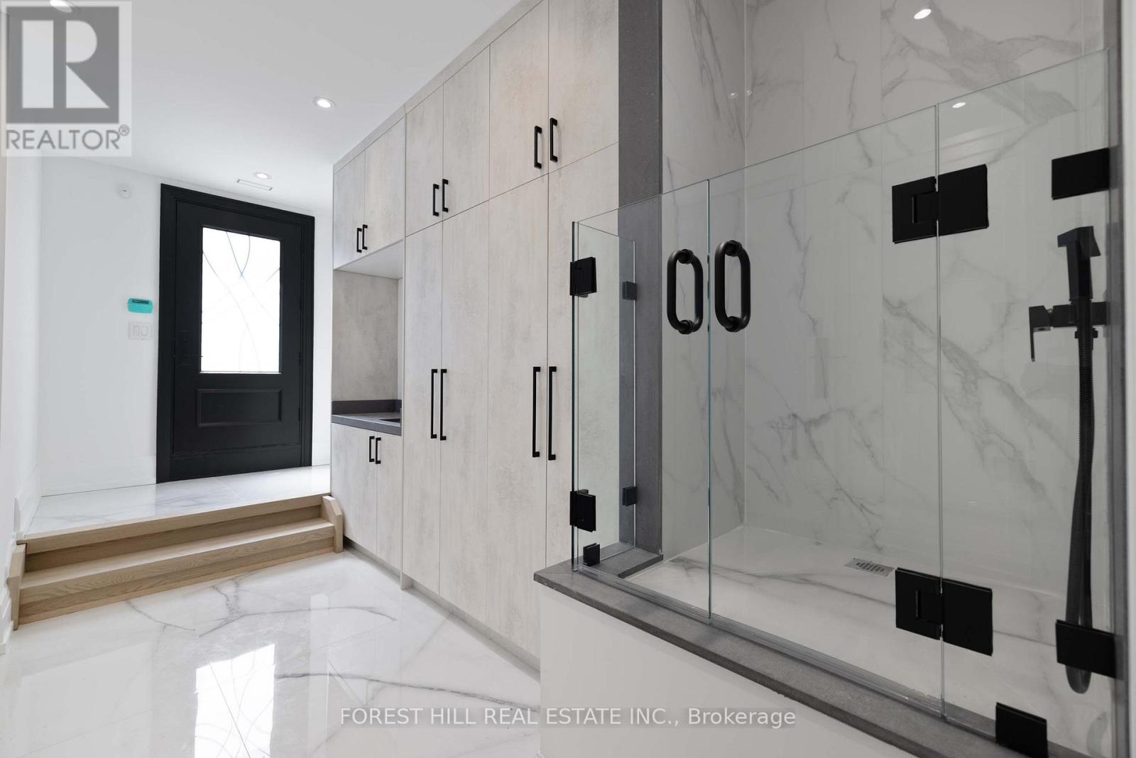 Photo 30 of 81 Upper Canada Drive, Toronto ON