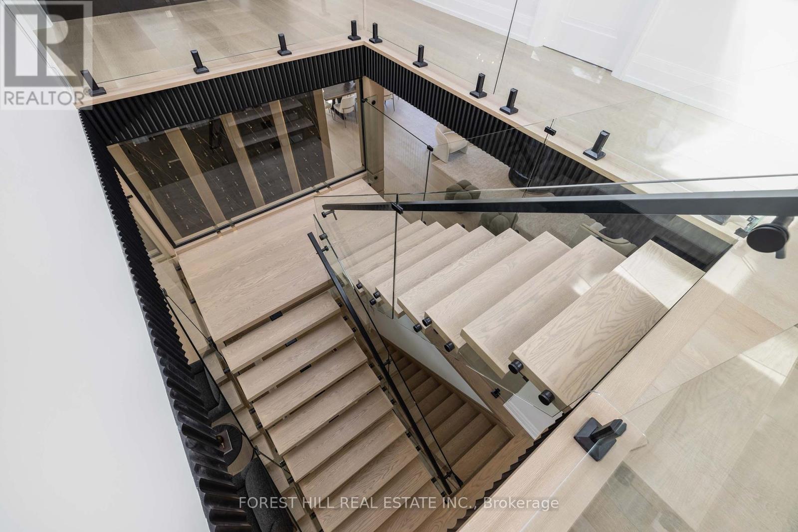 Photo 31 of 81 Upper Canada Drive, Toronto ON