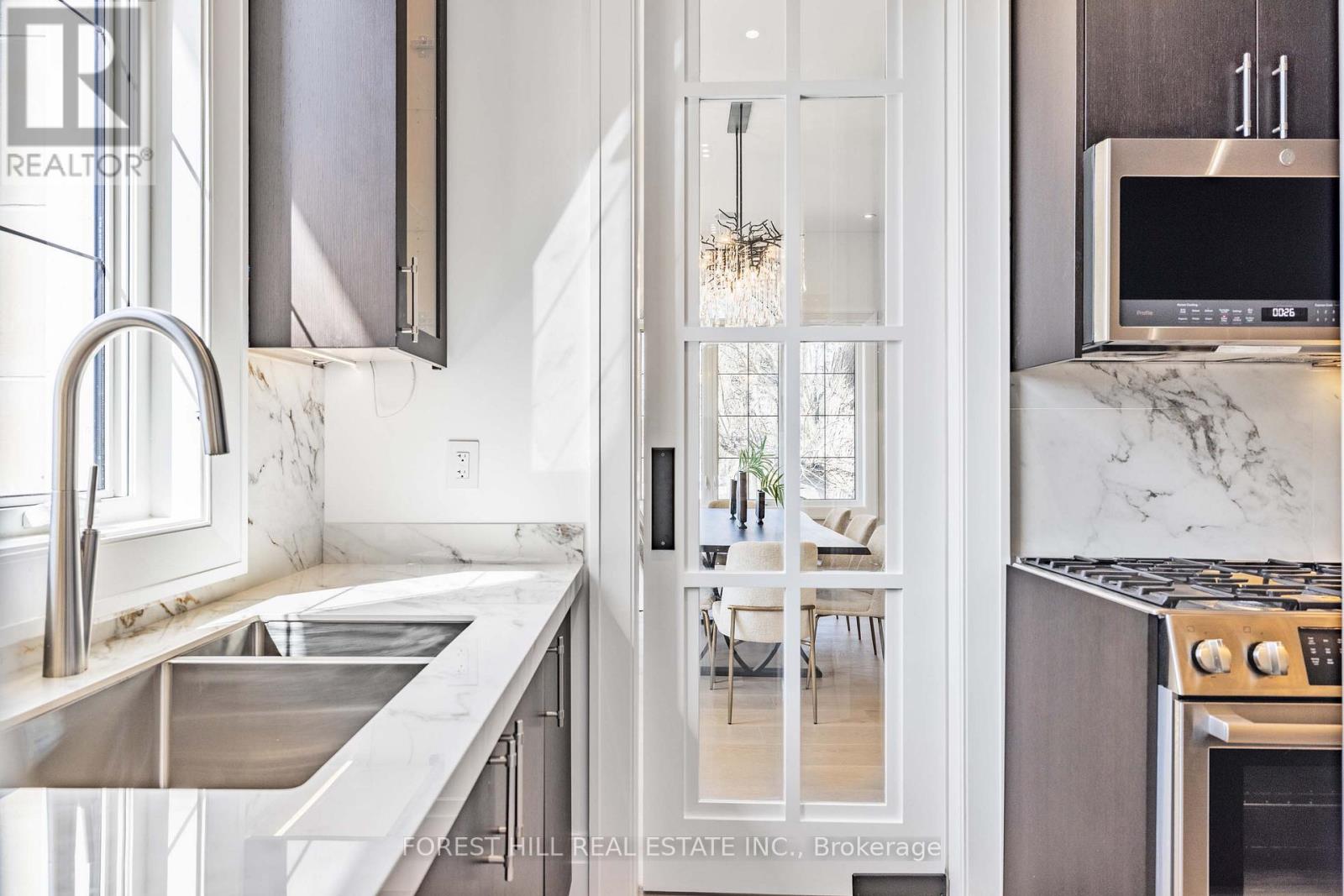 Photo 35 of 81 Upper Canada Drive, Toronto ON