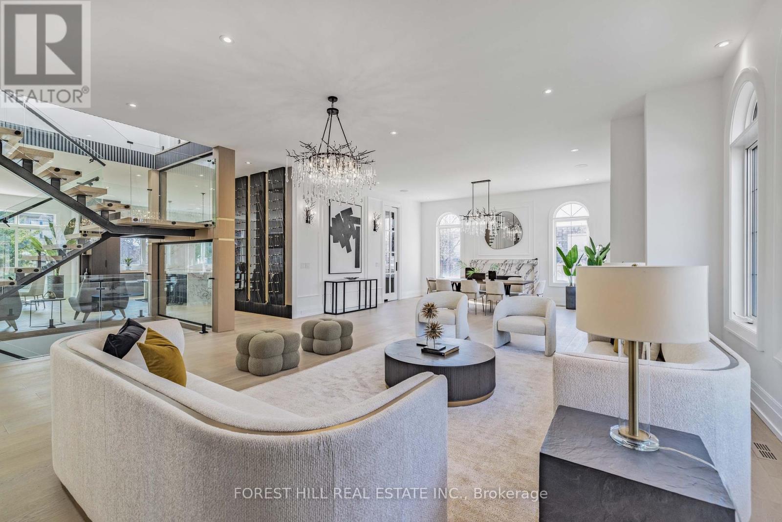 Photo 6 of 81 Upper Canada Drive, Toronto ON