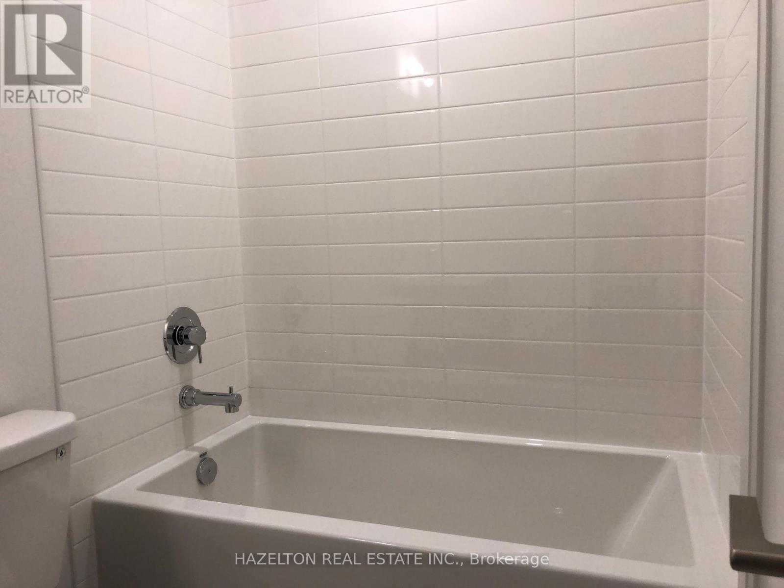 Photo 12 of 212 27 Bathurst Street, Toronto ON