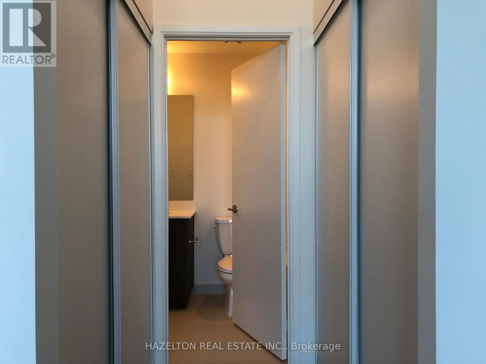 Photo 17 of 212 27 Bathurst Street, Toronto ON
