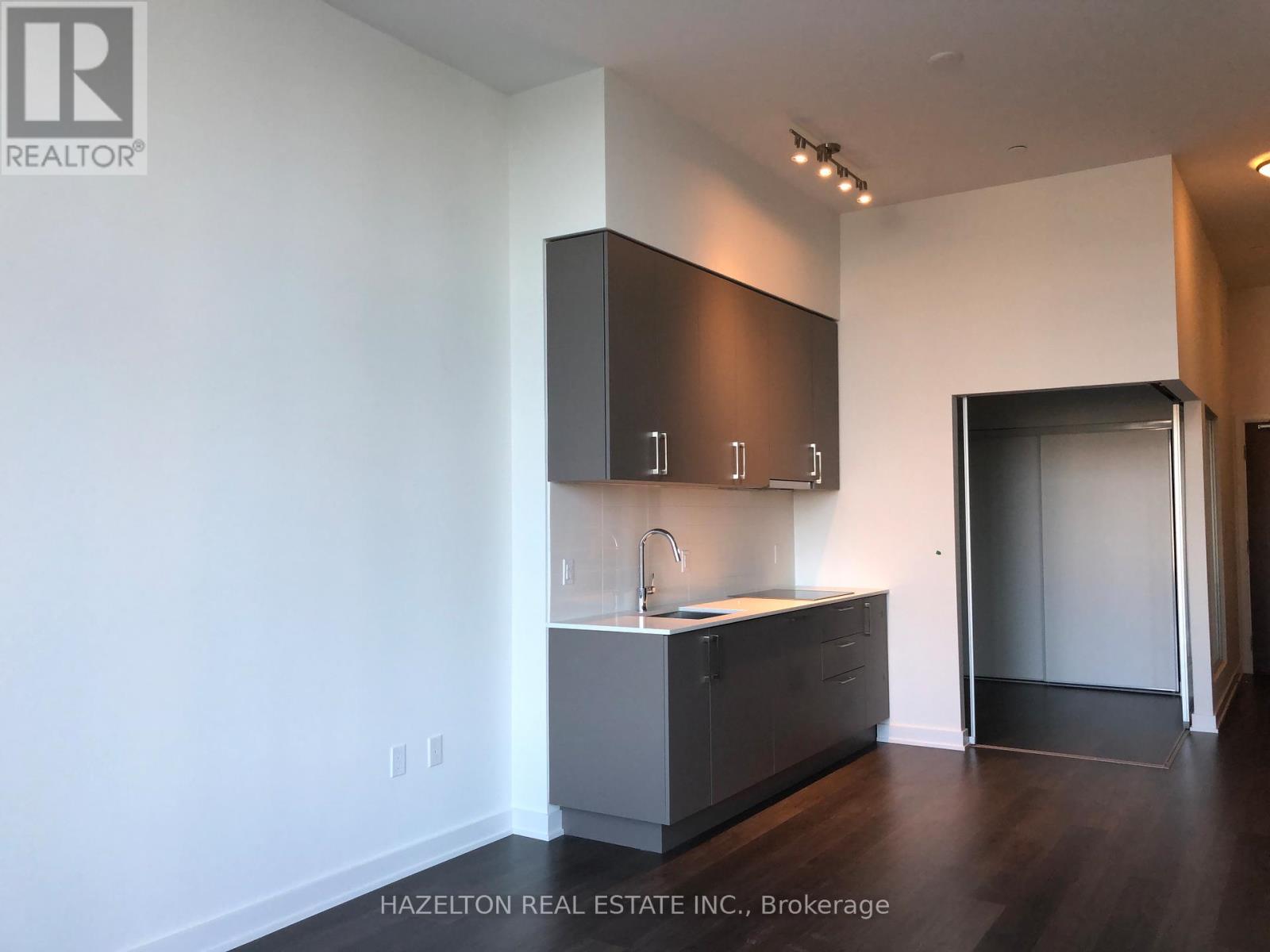 Photo 4 of 212 27 Bathurst Street, Toronto ON