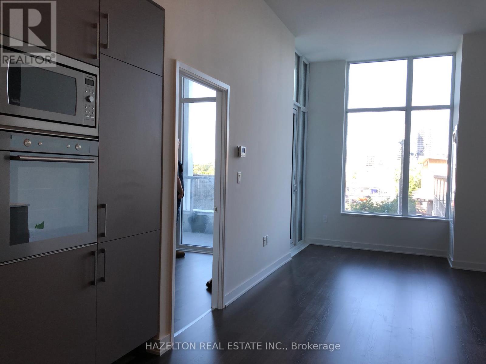 Photo 8 of 212 27 Bathurst Street, Toronto ON