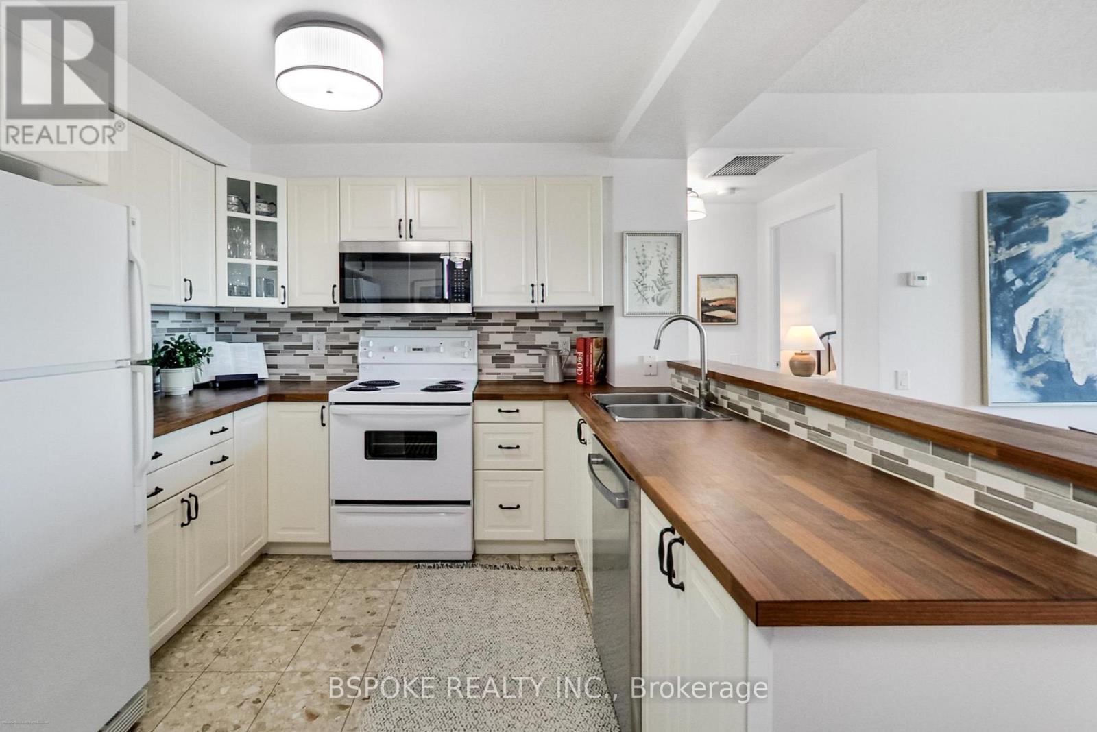 Photo 6 of 1412 8 Covington Road, Toronto ON