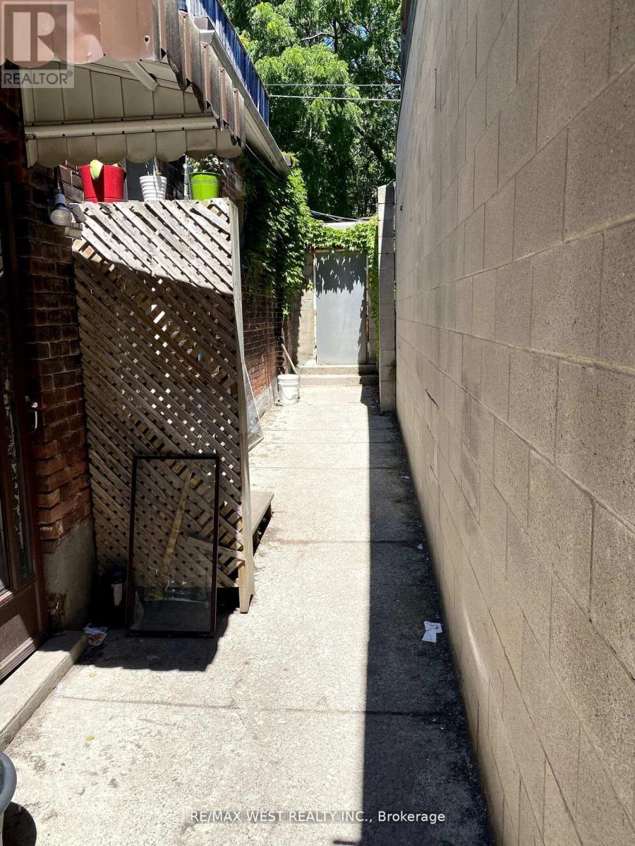 Photo 11 of Main Fl 926 College Street, Toronto ON