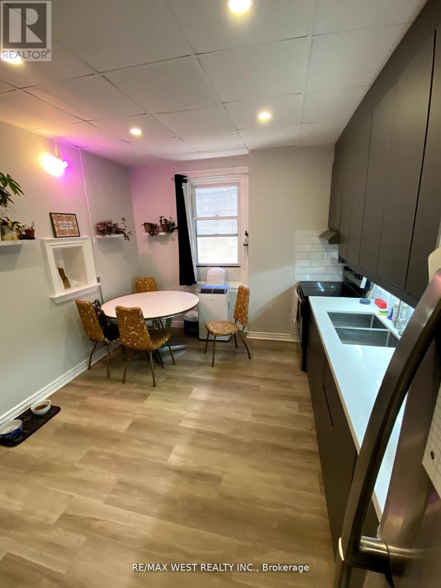 Photo 3 of Main Fl 926 College Street, Toronto ON