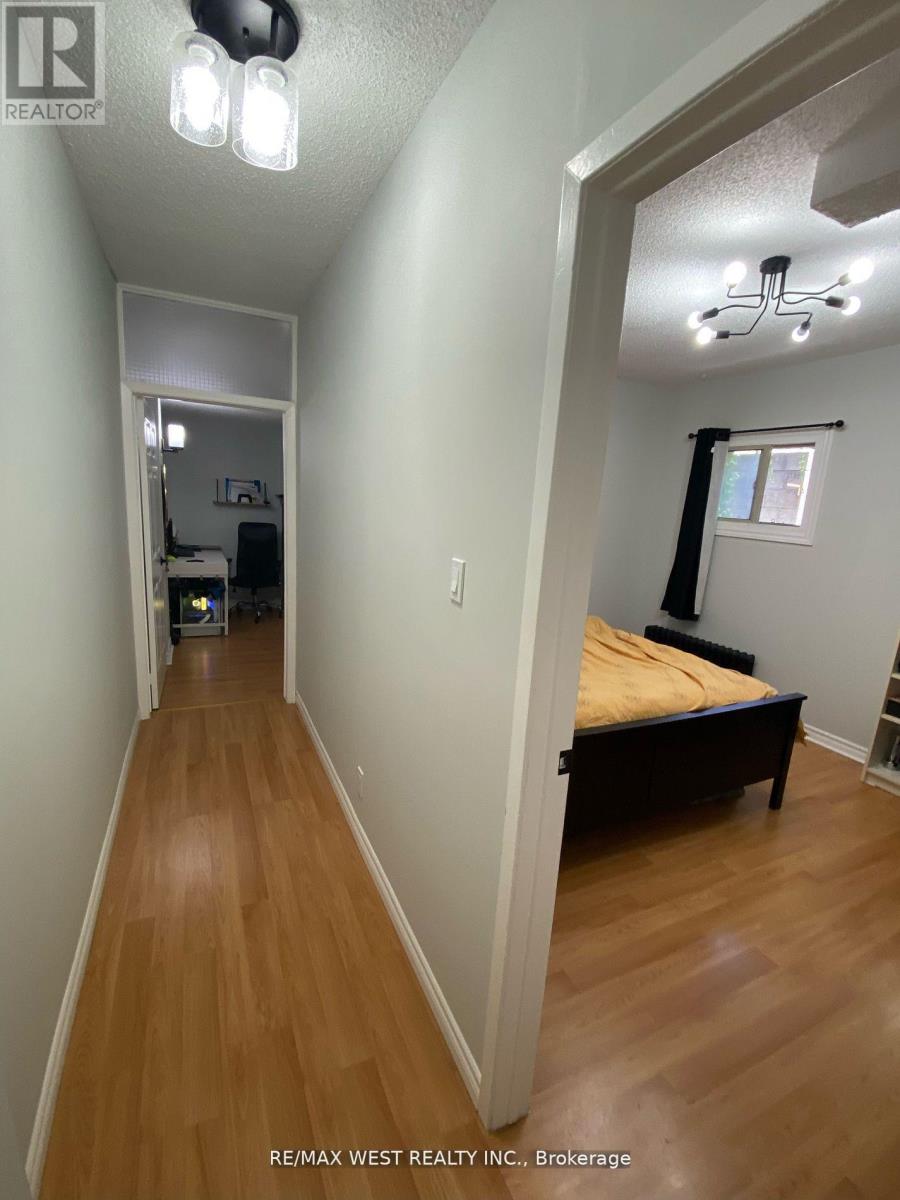 Photo 4 of Main Fl 926 College Street, Toronto ON