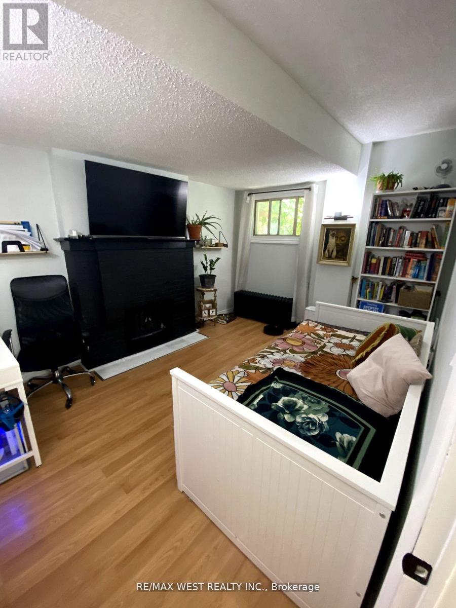 Photo 6 of Main Fl 926 College Street, Toronto ON