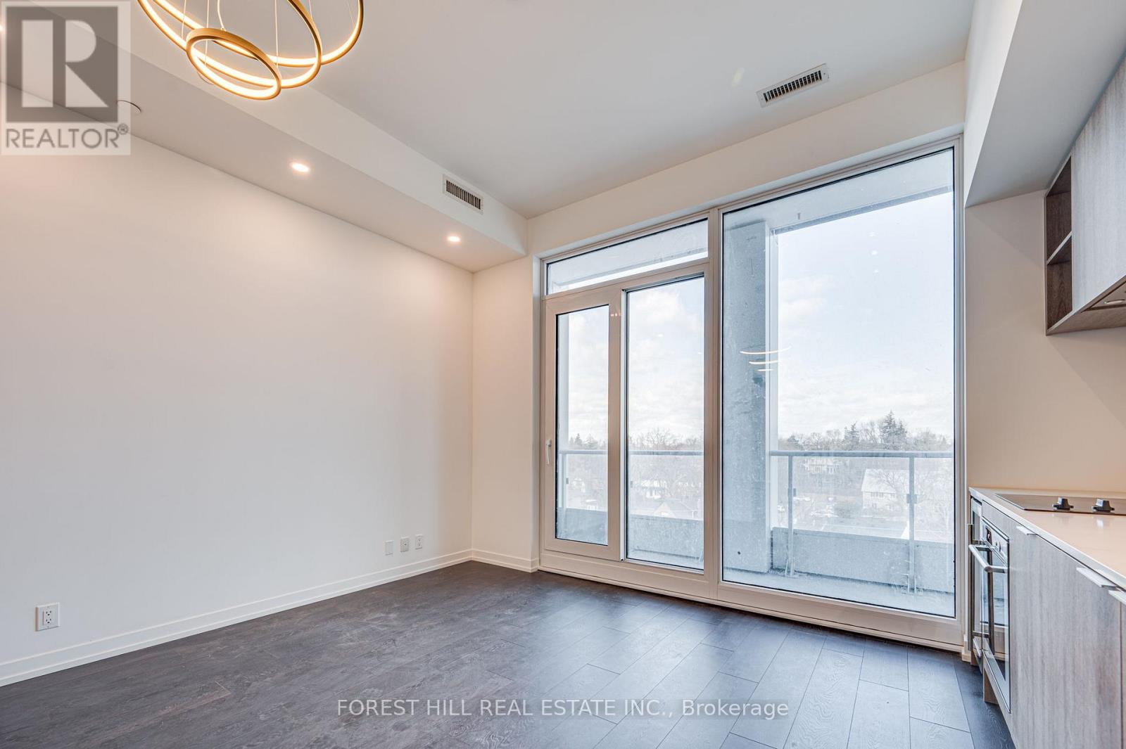 Photo 15 of 926 2020 Bathurst Street, Toronto ON