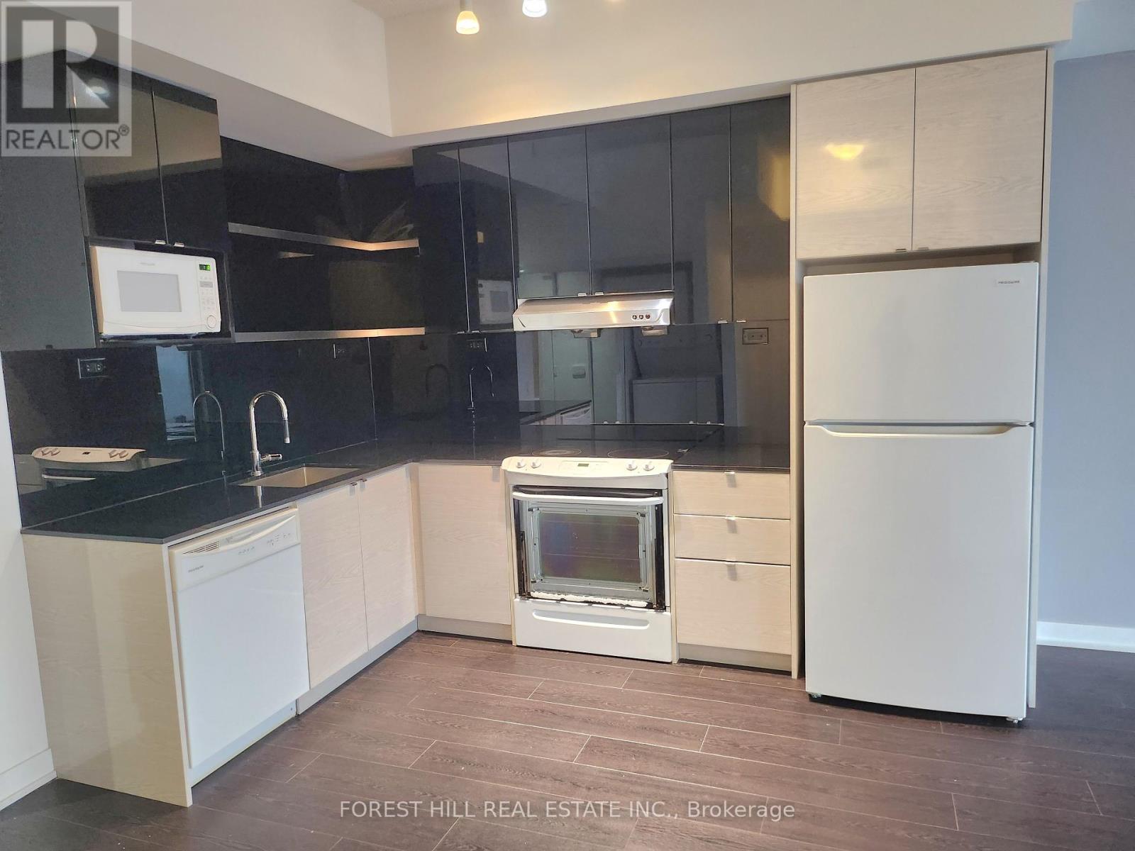 Photo 3 of 709 72 Esther Shiner Boulevard, Toronto ON