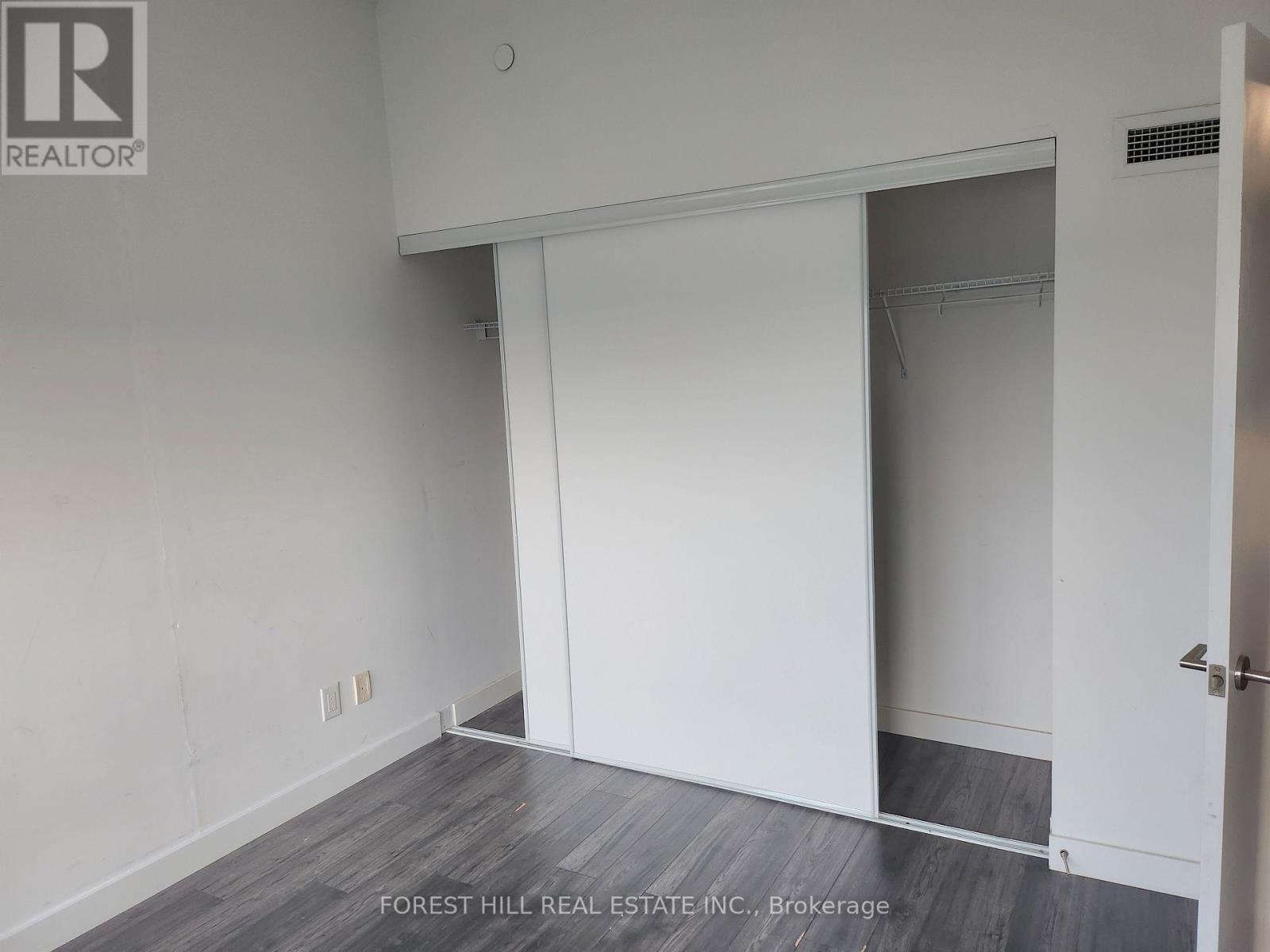 Photo 8 of 709 72 Esther Shiner Boulevard, Toronto ON