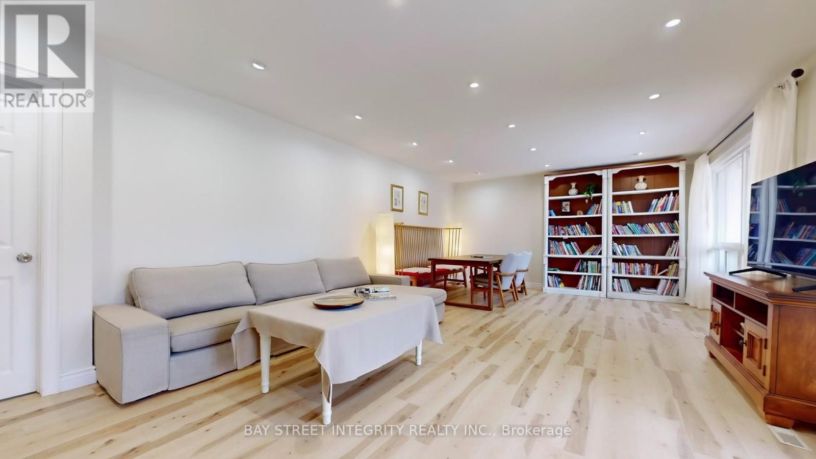 Photo 35 of 29 Ruden Crescent, Toronto ON