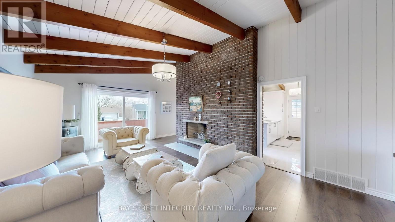 Photo 5 of 29 Ruden Crescent, Toronto ON