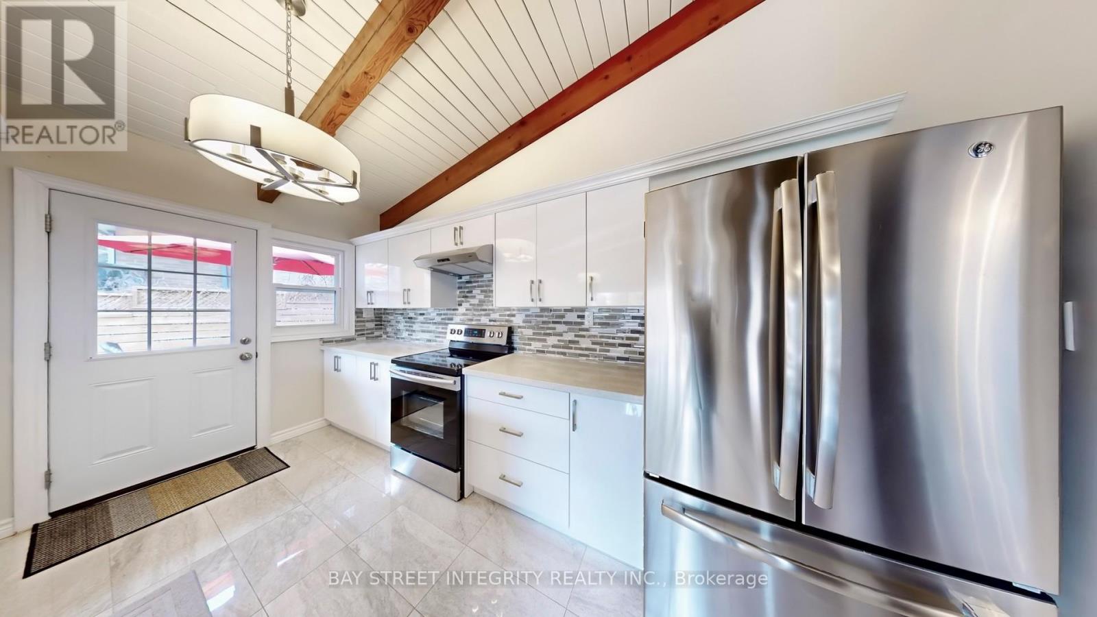 Photo 9 of 29 Ruden Crescent, Toronto ON