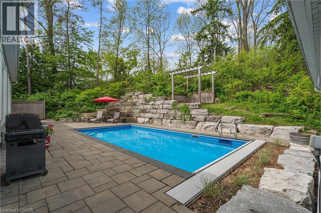 Photo 2 of 14 Sullivans Lane, Dundas ON