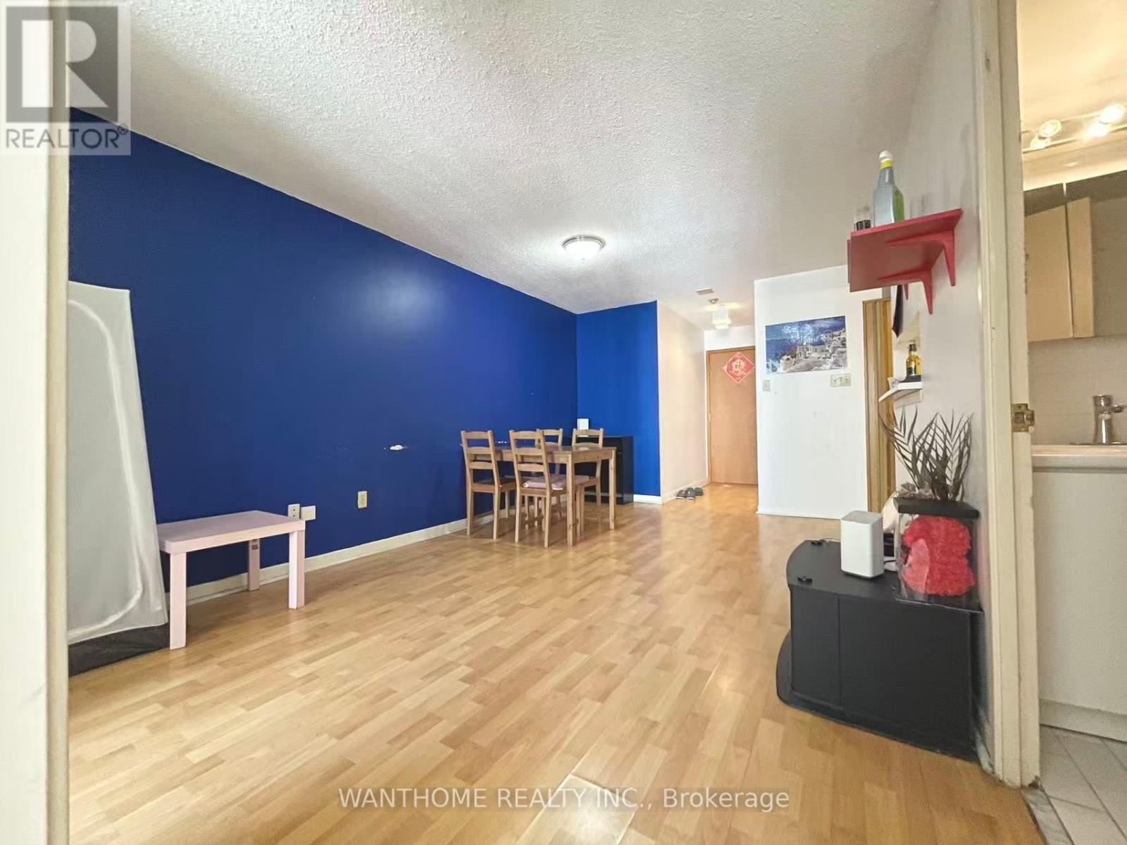 Photo 4 of 1404 44 St Joseph Street, Toronto ON
