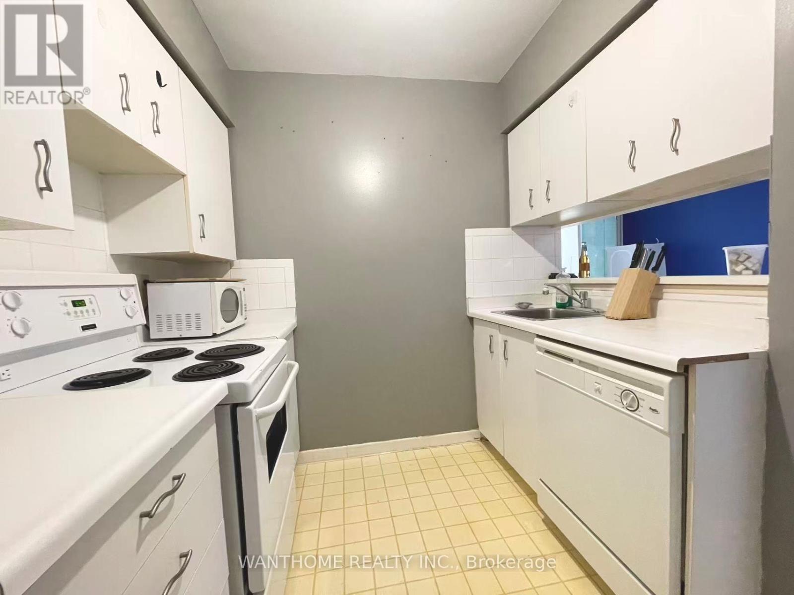 Photo 8 of 1404 44 St Joseph Street, Toronto ON