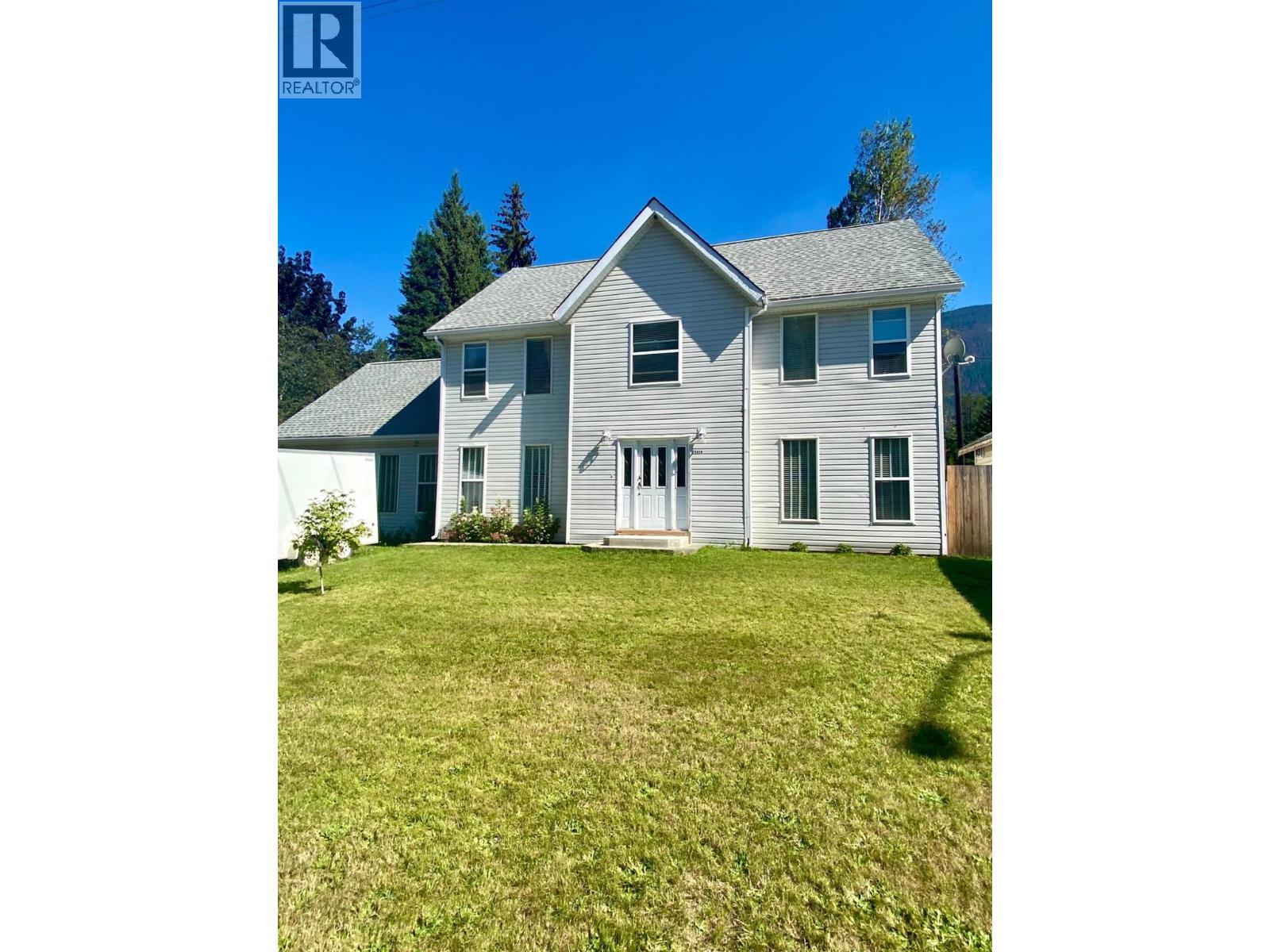 Photo 5 of 1118 Harold Street, Slocan BC