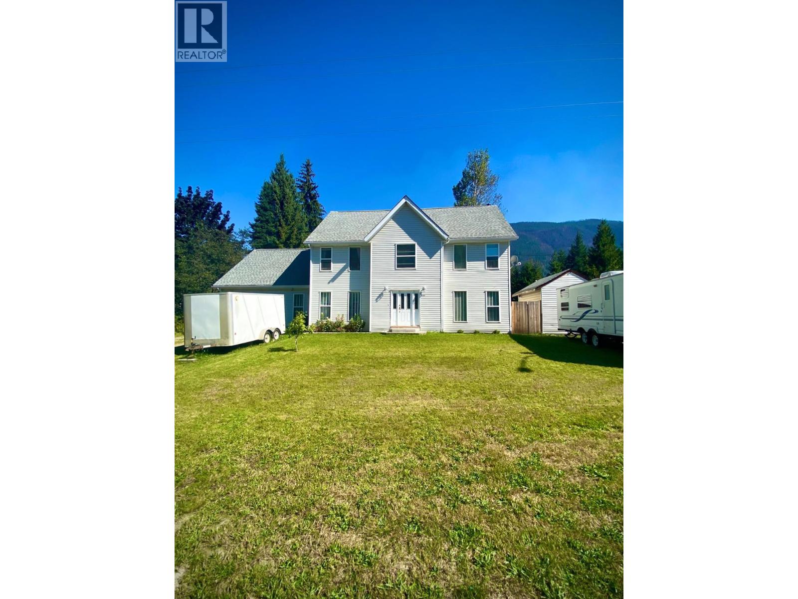 Photo 3 of 1118 Harold Street, Slocan BC