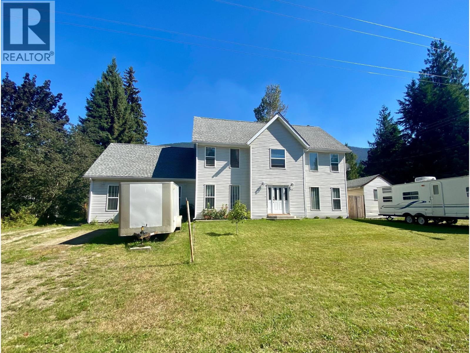 Photo 4 of 1118 Harold Street, Slocan BC
