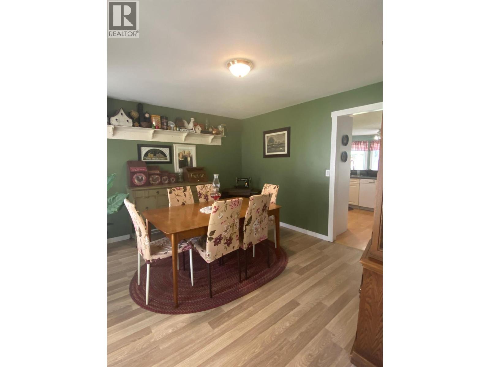 Photo 11 of 1118 Harold Street, Slocan BC