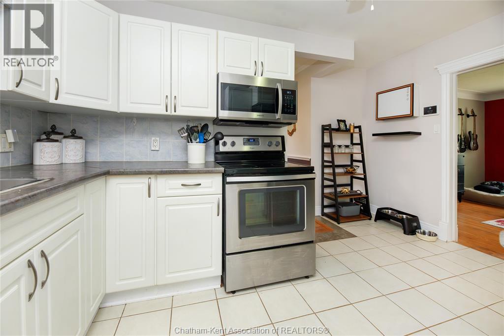 Photo 10 of 26 Canterbury Street, Chatham ON