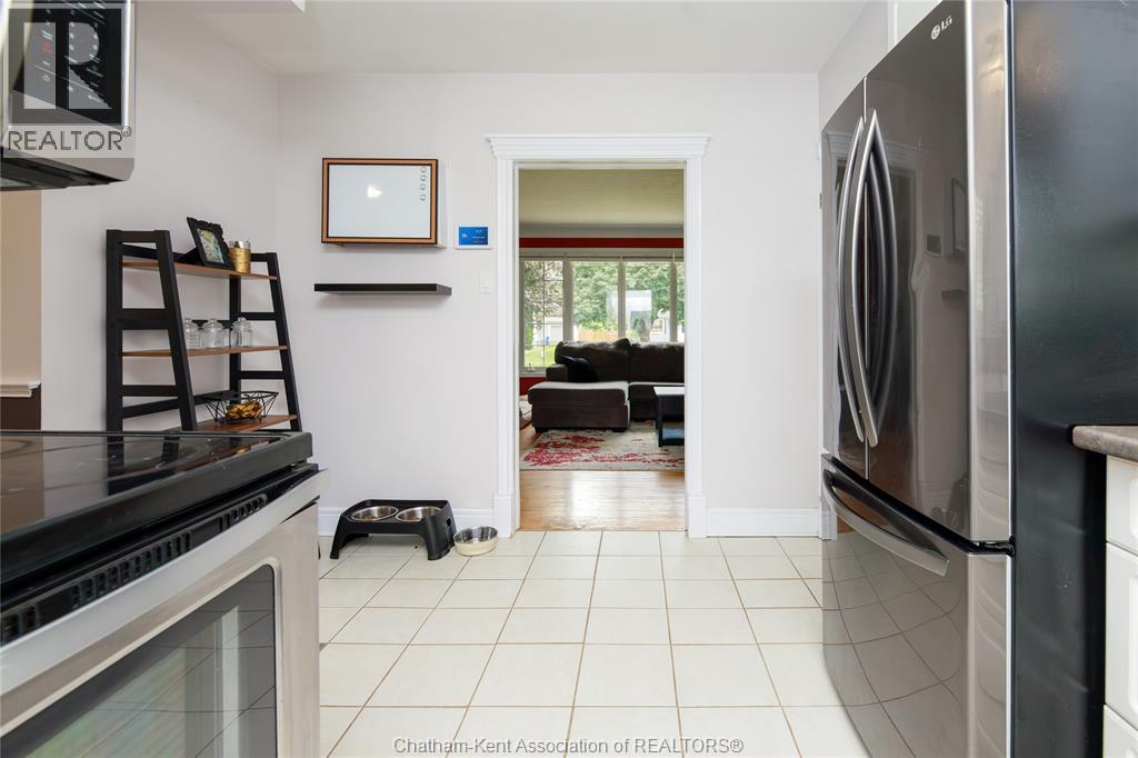 Photo 11 of 26 Canterbury Street, Chatham ON