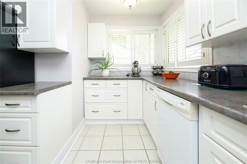 Photo 12 of 26 Canterbury Street, Chatham ON