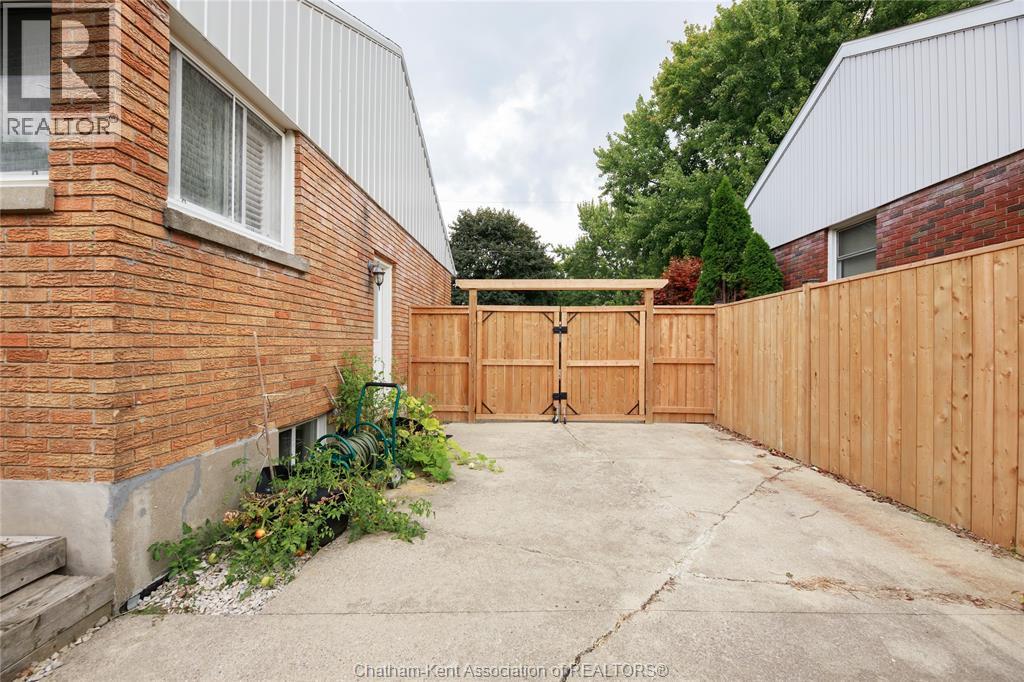 Photo 15 of 26 Canterbury Street, Chatham ON