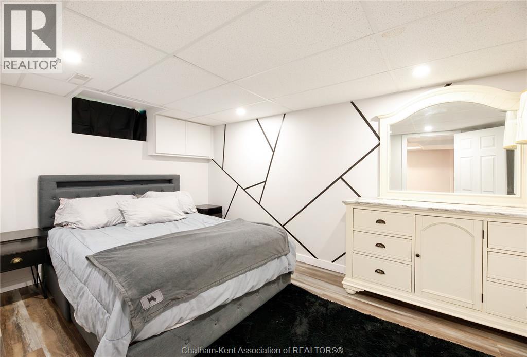 Photo 22 of 26 Canterbury Street, Chatham ON