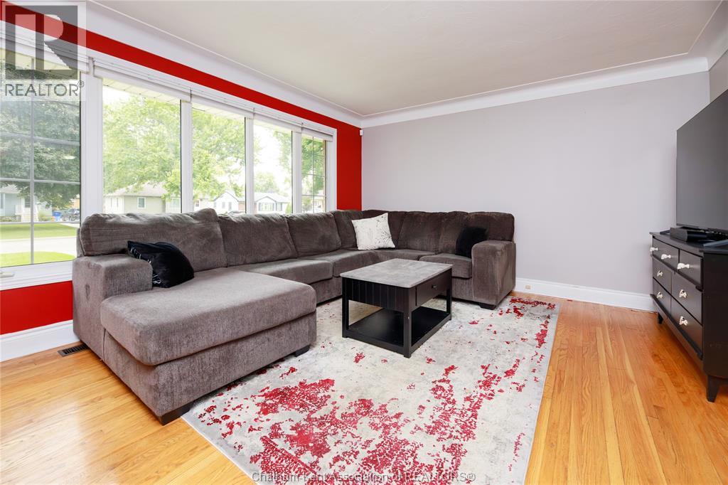 Photo 7 of 26 Canterbury Street, Chatham ON