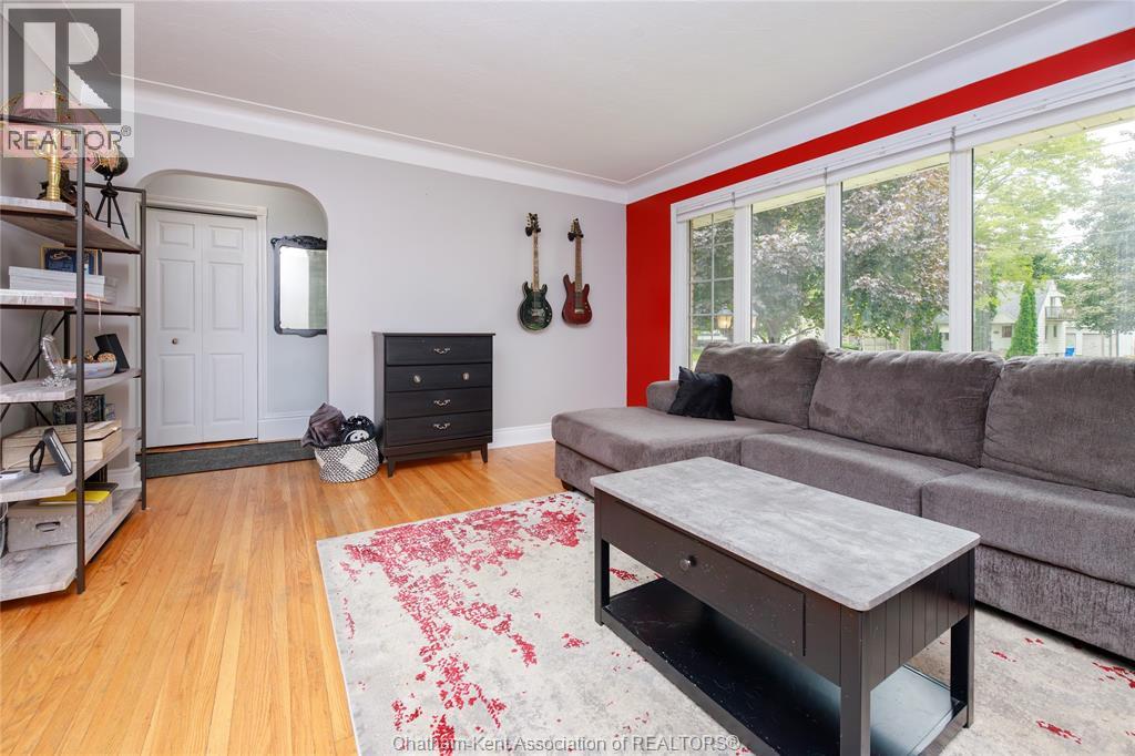 Photo 8 of 26 Canterbury Street, Chatham ON