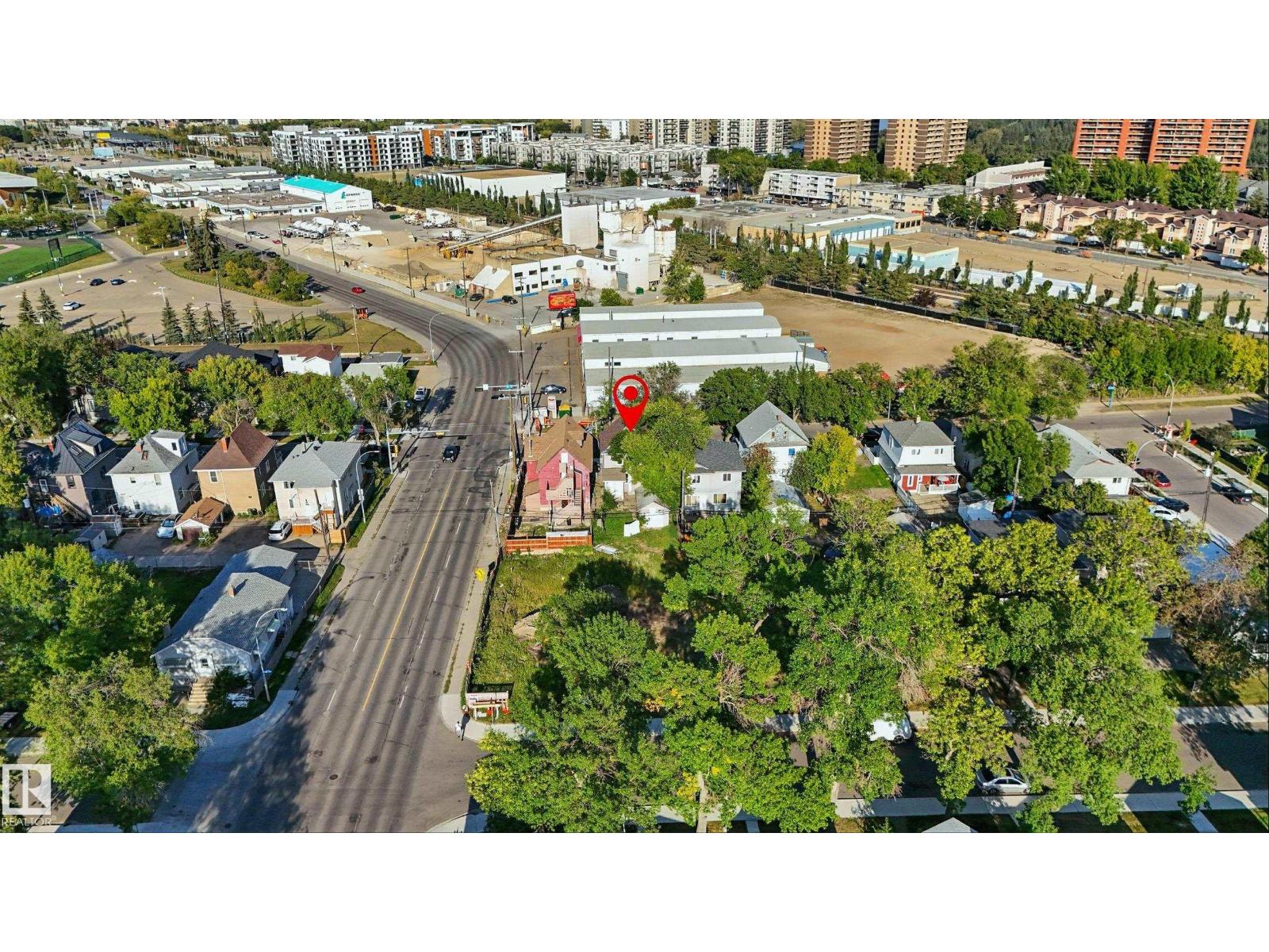 Photo 4 of 10730 92 St Nw, Edmonton AB