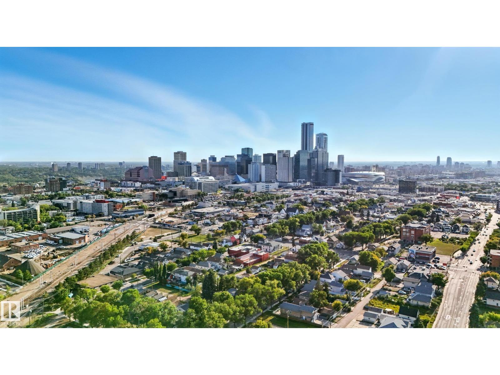 Photo 9 of 10730 92 St Nw, Edmonton AB