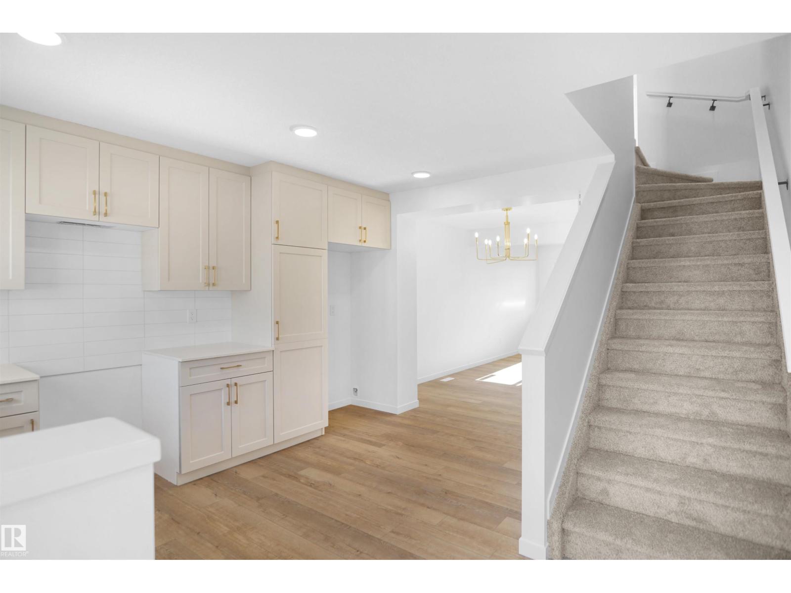 Photo 3 of 96 1430 Aster Wy Nw, Edmonton AB