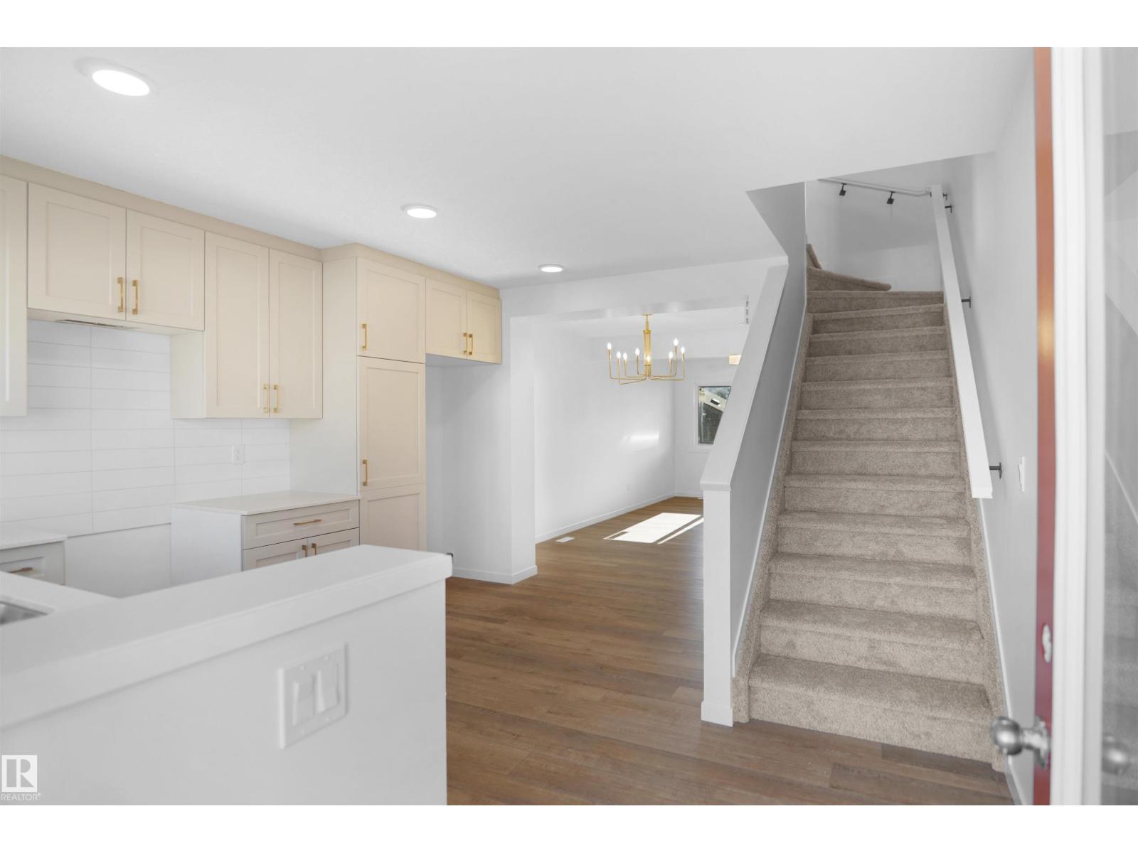 Photo 4 of 96 1430 Aster Wy Nw, Edmonton AB